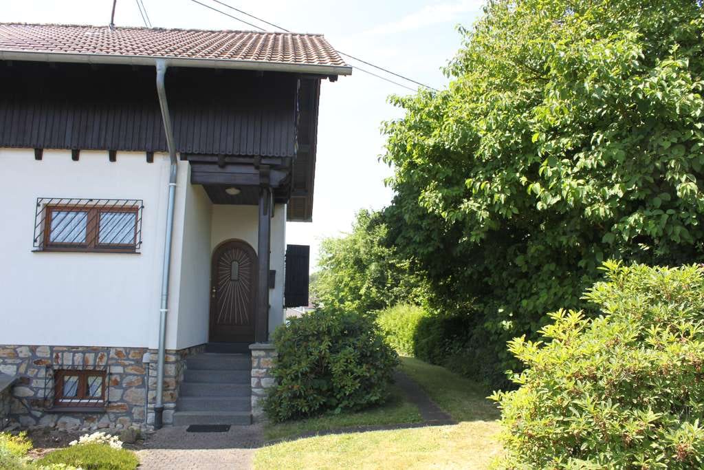Immobilie in Berod bei Wallmerod - Charmantes Einfamilienhaus mit Garten – grundrenoviert und mit viel Potenzial - Bild 2