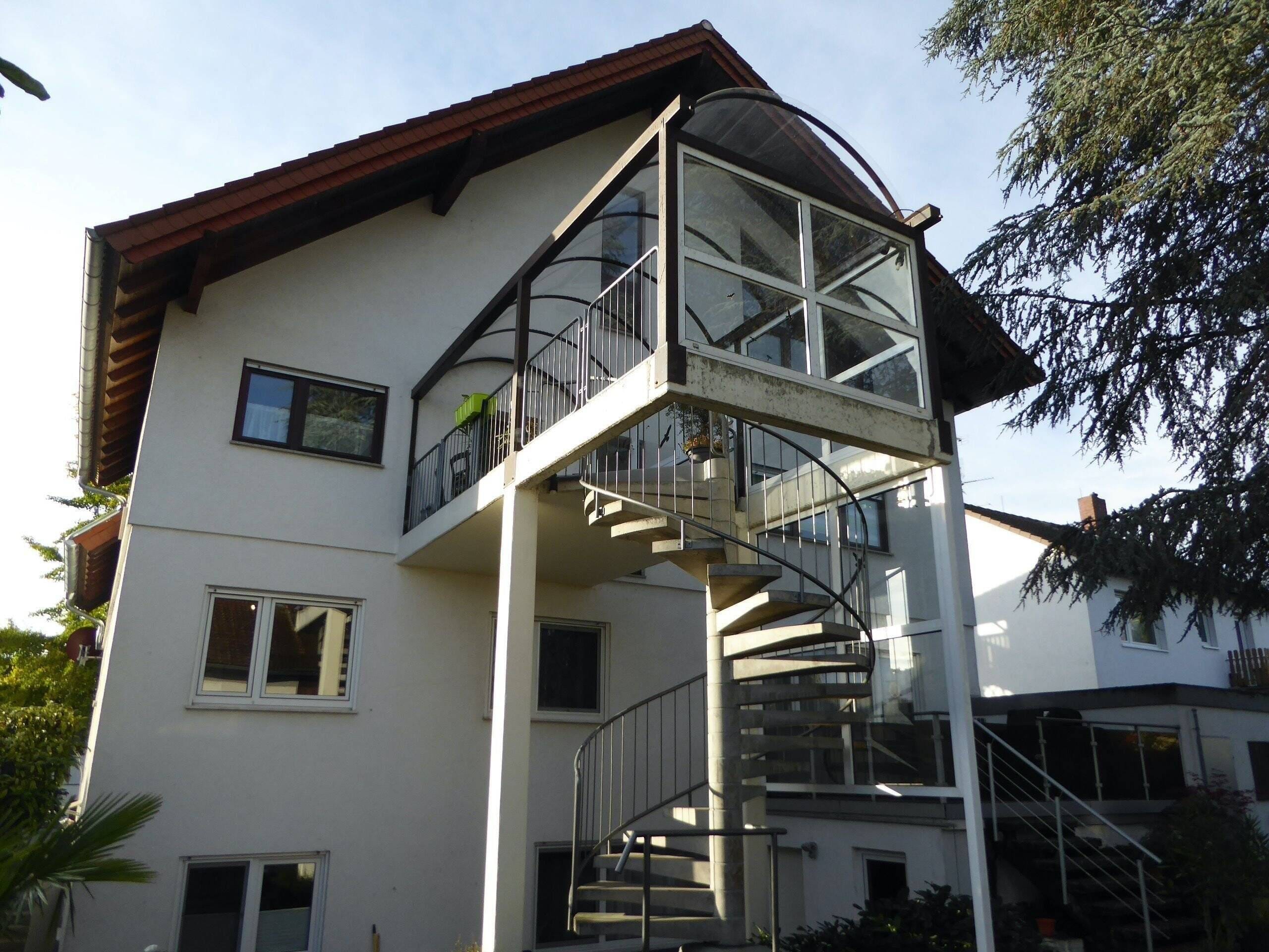 Immobilie in Riedstadt - Kapitalanlage oder Eigennutzung - großes, gepflegtes Wohnhaus mit 3 geräumigen Wohneinheiten und Garten !! - Bild 0