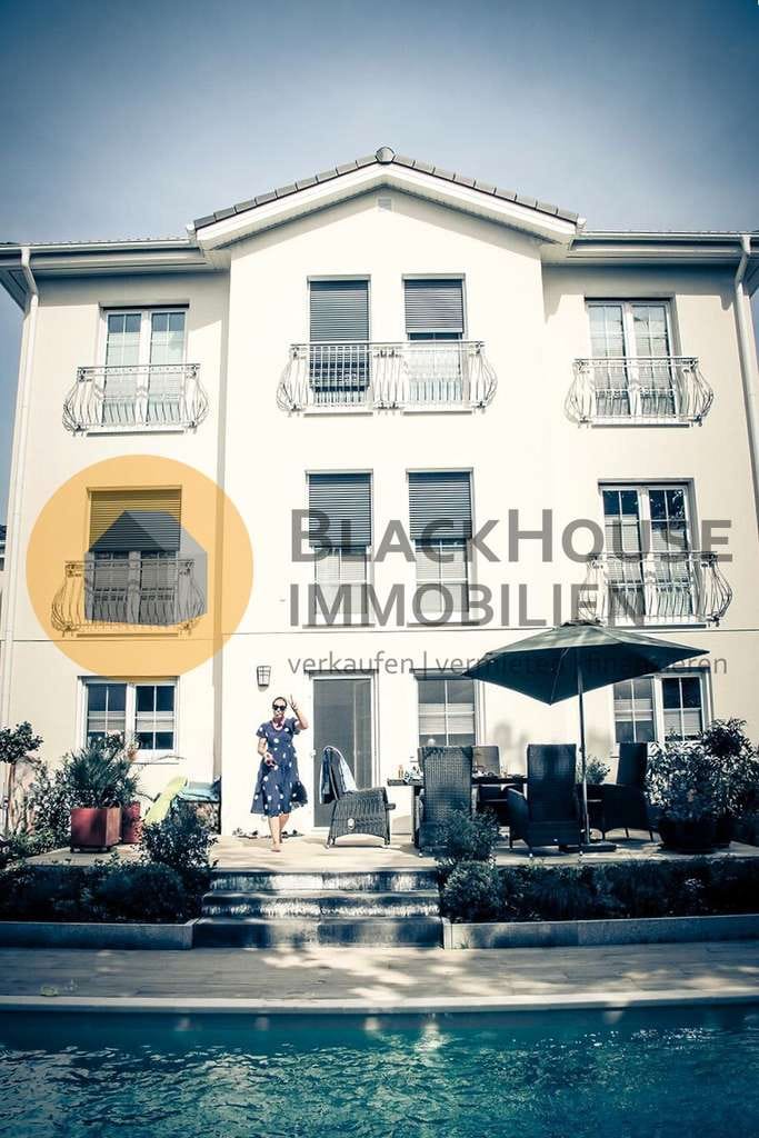 Immobilie in Schweitenkirchen - Che bella casa! Haus Bj. 2020 mit Einliegerwohnung und Pool - Bild 1