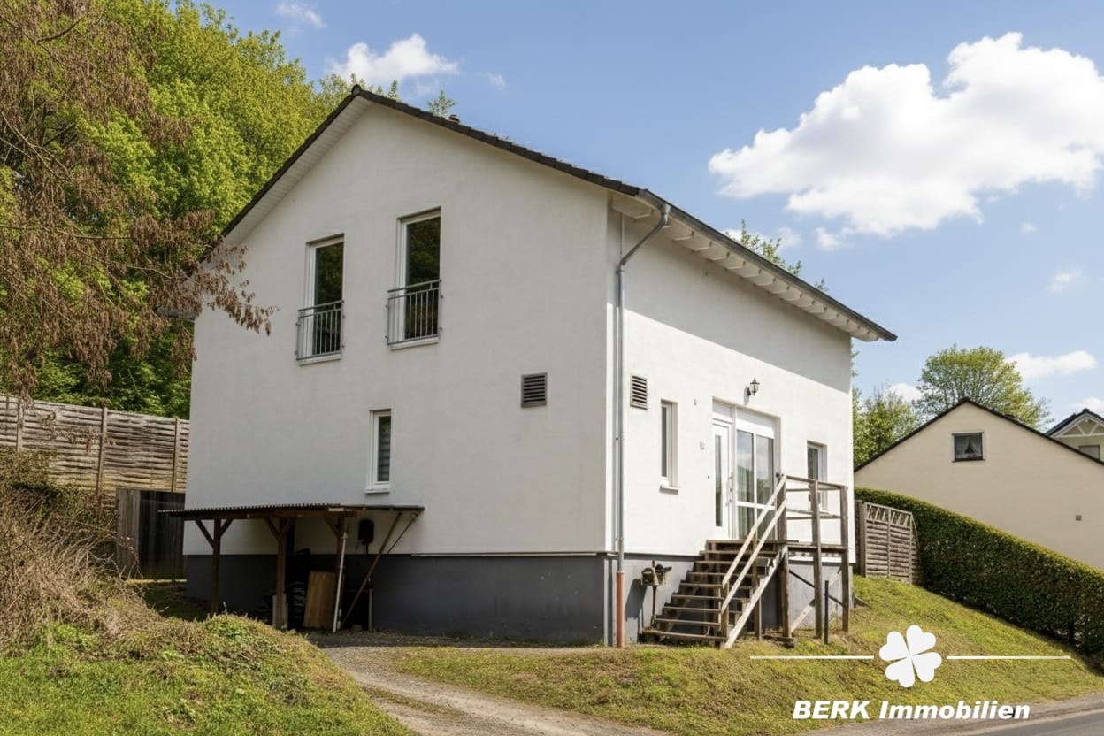 Immobilie in Hösbach - BERK Immobilien – Freistehendes Einfamilienhaus mit Wallbox, PV und gepflegtem Zustand - Bild 1