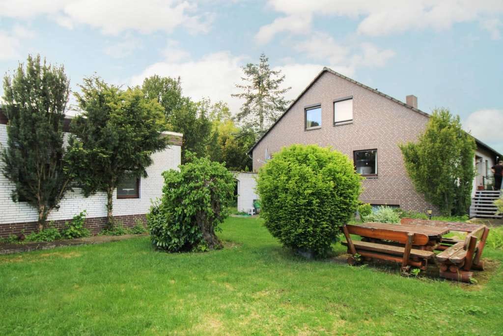 Immobilie in Grafhorst - Exklusives Wohnhaus mit Schwimmbad, Sauna, Kachelofen und mehr - Bild 0