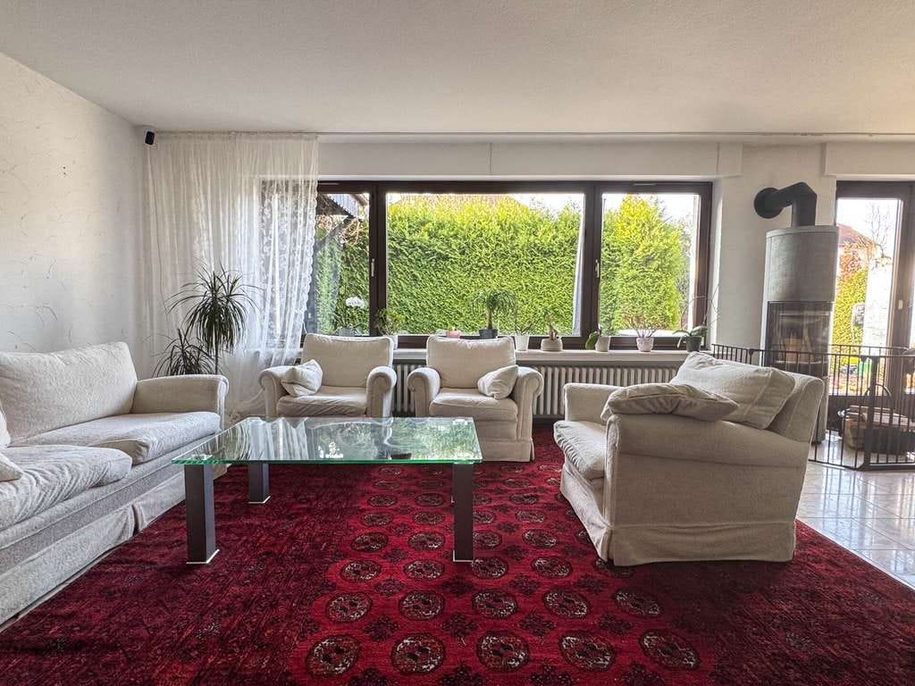 Immobilie in Barntrup - Großzügiges Einfamilienhaus mit Sauna, Garten & viel Gestaltungsspielraum - Bild 2