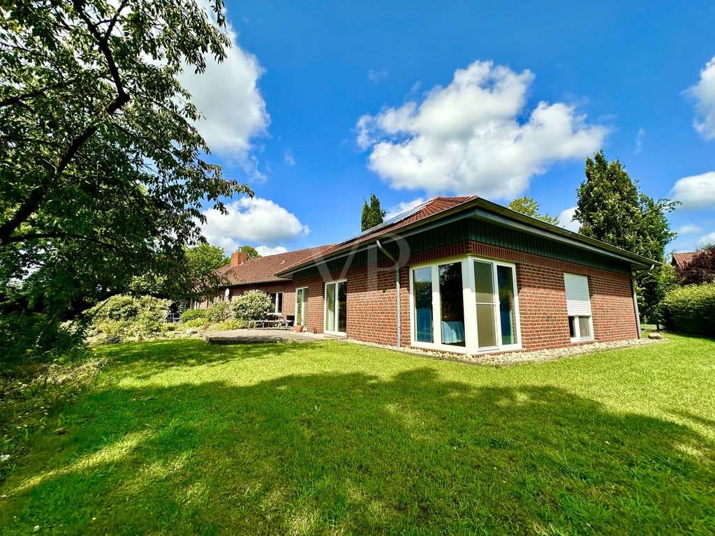 Immobilie in Handrup - Ebenerdiges Wohnen mit Komfort: Bungalow mit Sauna, Kamin und Garten - Bild 2