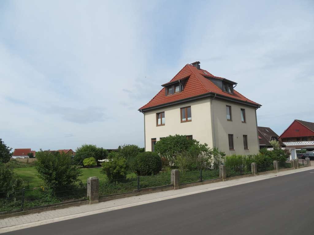Immobilie in Lindhorst - *Lindhorst* großzügiges EFH mit ausbaubarem Anbau u. 1234 m² Grdst. - Bild 1