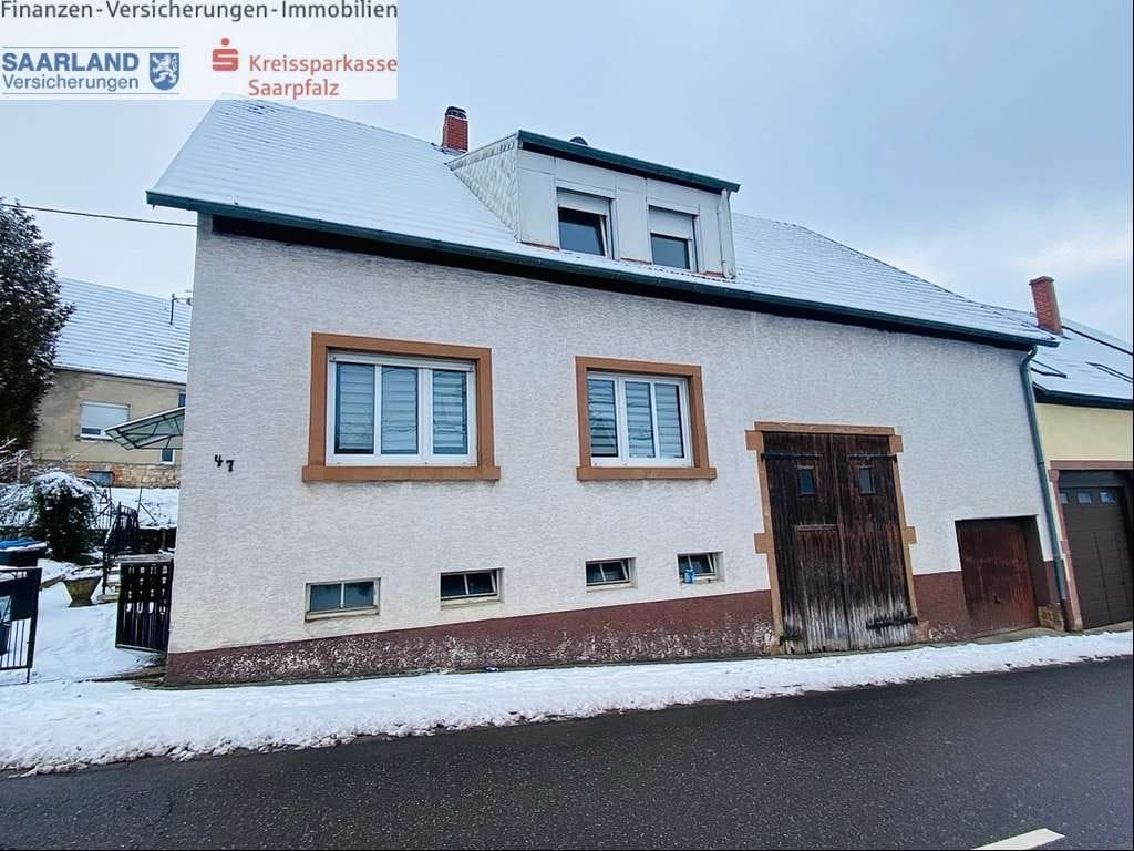 Immobilie in Gersheim - Großes Einfamilienhaus mit zwei Garagen  - Bild 0