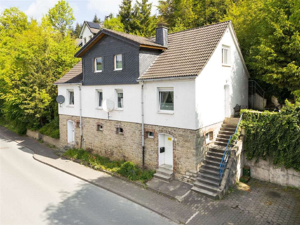 Immobilie in Sundern - / Vermietete Doppelhaushälften in zentrumsnaher Lage von Sundern - Bild 0