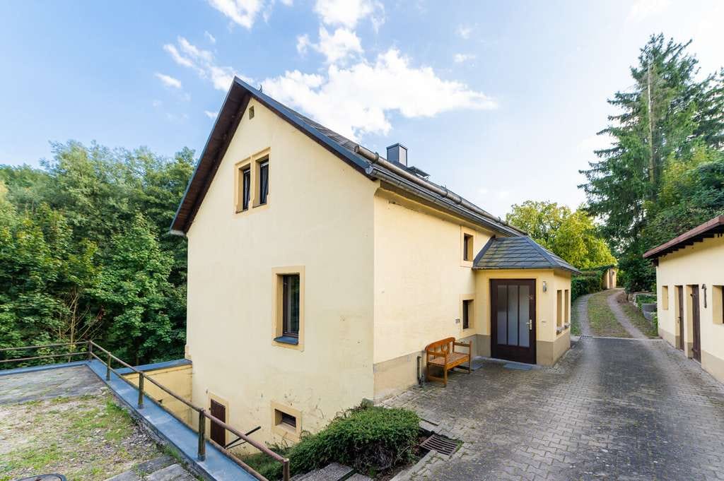 Immobilie in Rabenau - Einfamilienhaus mit Nebengelass und Schuppen in ruhiger Lage von Rabenau - Bild 1