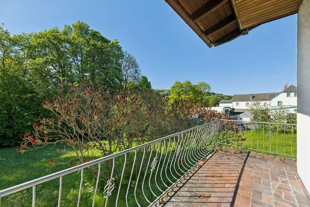 Immobilie in Gefrees - Großzügiges Wohnhaus mit traumhaftem 2.520 m² Grundstück in Gefrees - Bild 3
