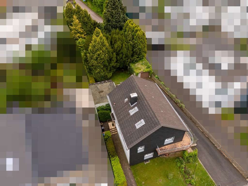 Immobilie in Leichlingen - Witzhelden: Handwerker aufgepasst! 
Freistehendes Zweifamilienhaus mit viel Potenzial - Bild 1