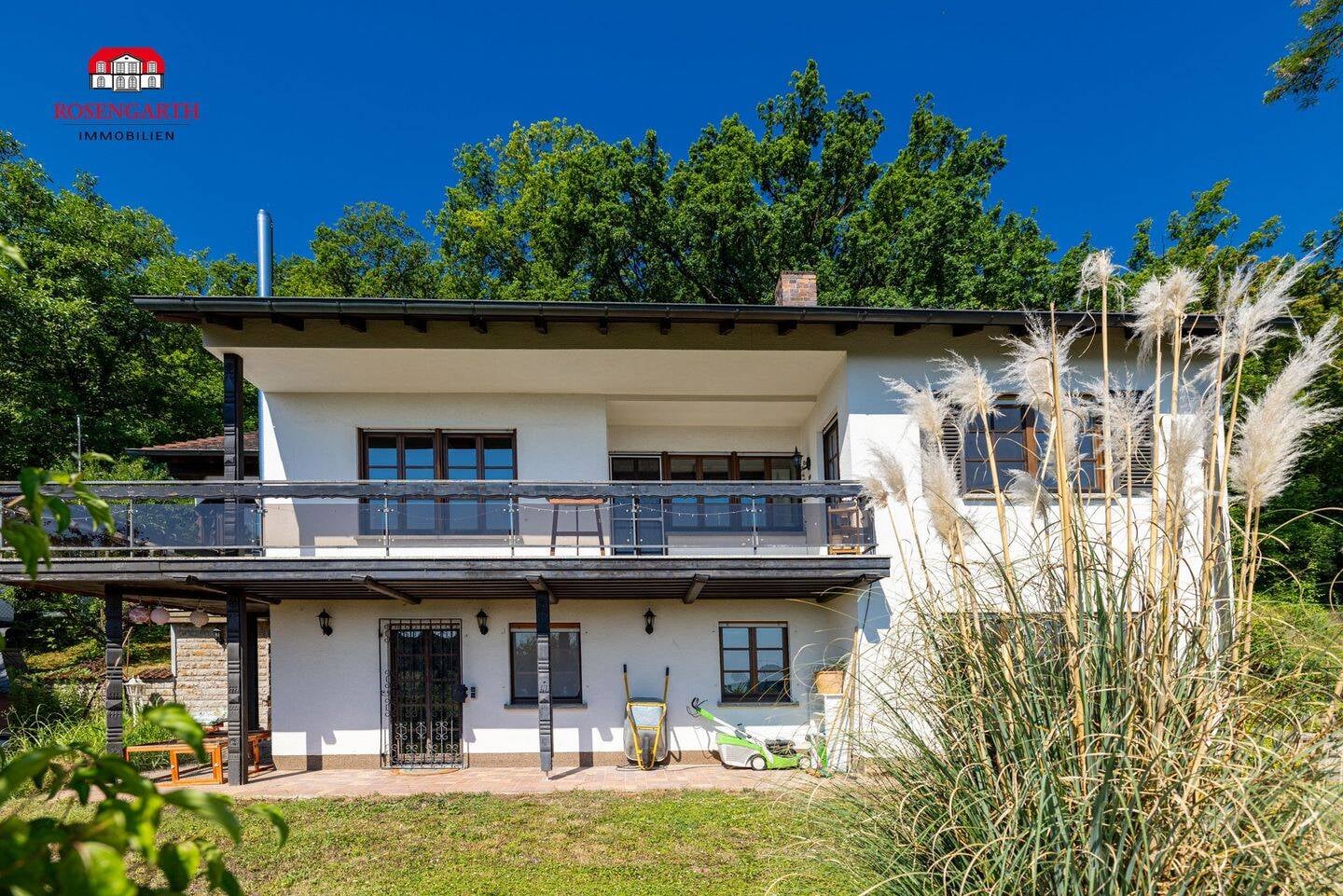 Immobilie in Ochsenfurt - Attraktives Einfamilienhaus in traumhafter Aussichts Lage - Bild 0