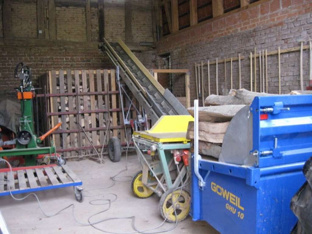 Immobilie in Rotenburg an der Fulda - Ein schönes 2-Familienhaus in bester Lage! Ideal für Familie mit Kindern! Pferdehaltung möglich! - Bild 2