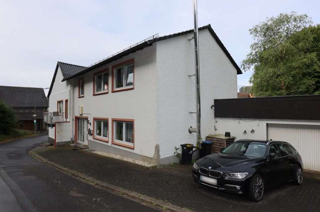 Immobilie in Kerpen (Eifel) - Ein-/ Zweifamilienhaus mit großem Garten und Garagen, Kerpen (18) - Bild 3