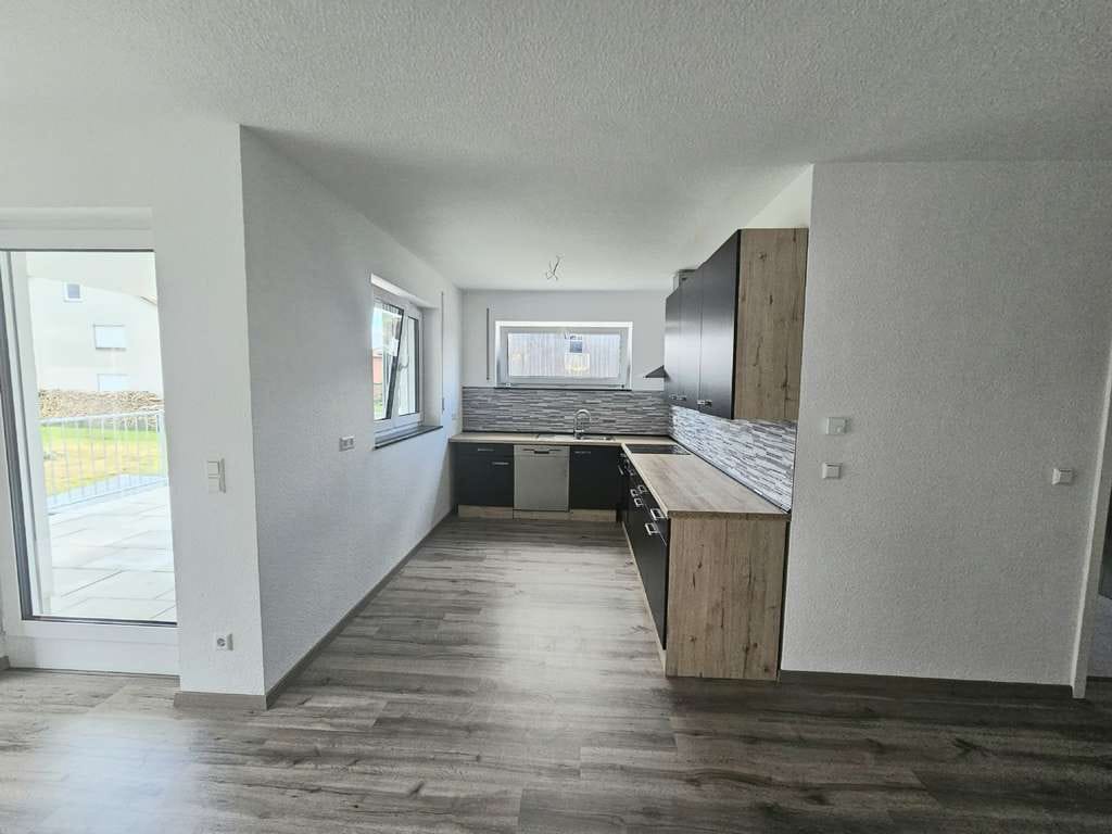 Immobilie in Eschach - Neuwertige  2.5 Zi. -Wohnung mit herrlichem Terrassenbalkon! - Bild 3