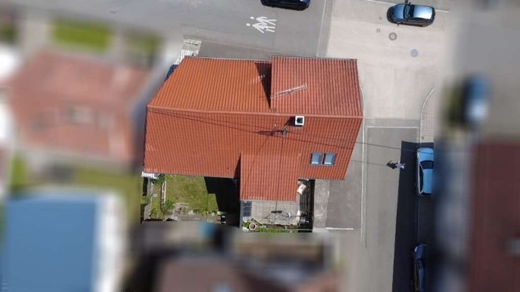 Immobilie in Frickenhausen - Ehemaliges Bauernhaus mit Doppelgarage und viel Ausbaumöglichkeiten - Bild 3