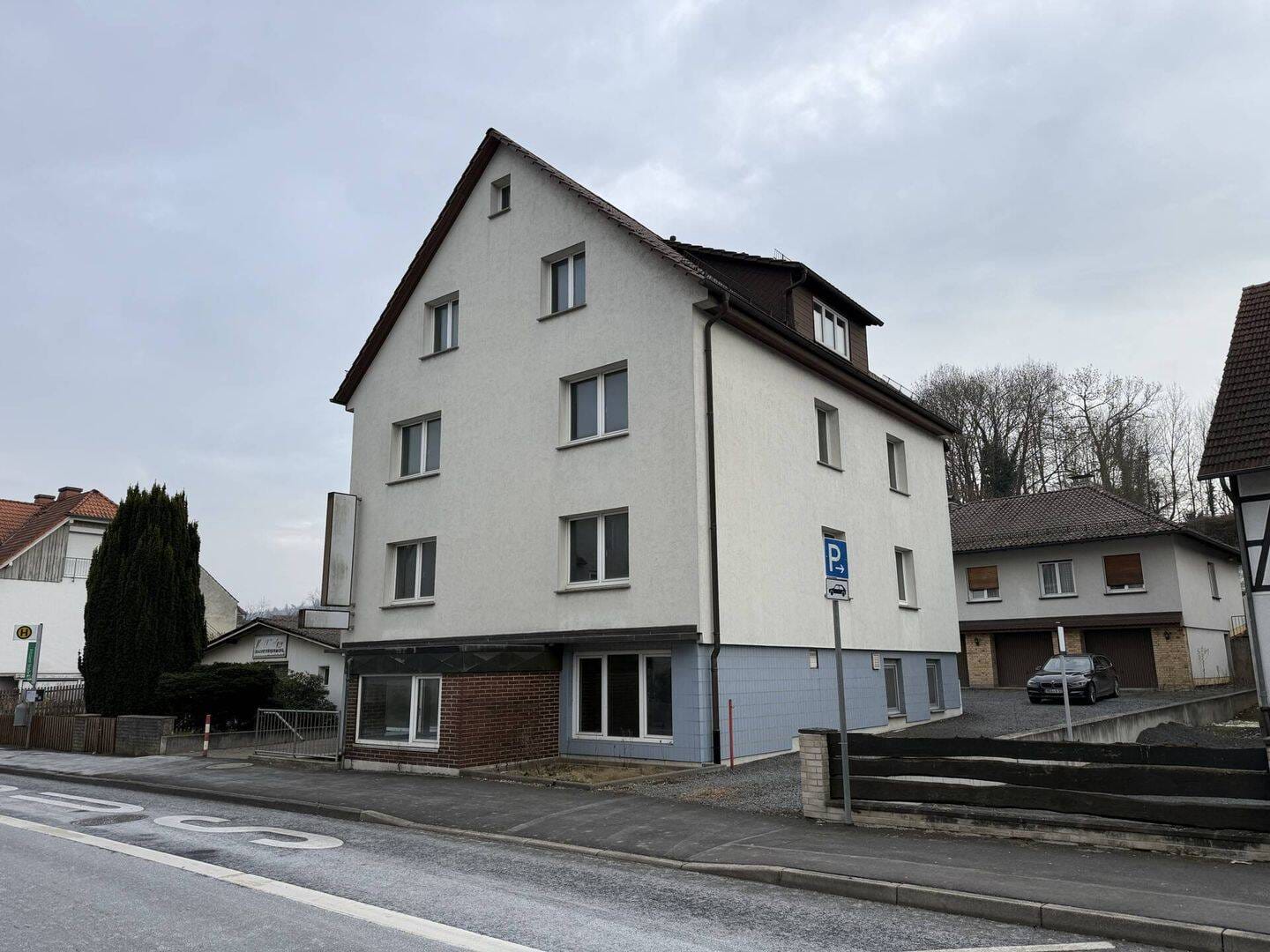 Immobilie in Melsungen - Immobilienpaket. Wohn- und Geschäftshaus + Einfamilienhaus mit 4 Garagen in Melsungen. - Bild 0