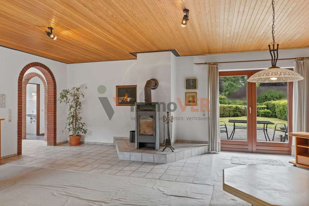Immobilie in Lilienthal - Großzügiges Zweifamilienhaus mit Einliegerwohnung auf ca. 1.100 m² Grundstück in Lilienthal - Bild 2
