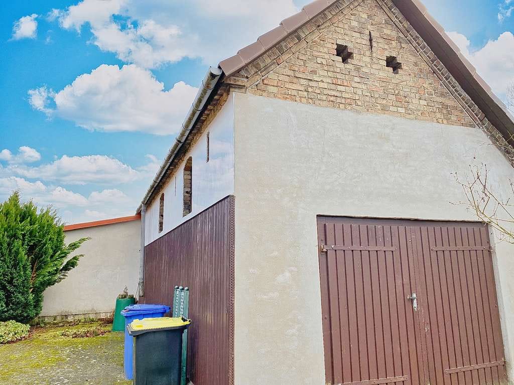 Immobilie in Müncheberg - Großer Garten, gemütliches Haus, Grundstück 2.700 m2, 2 Garagen, viel Potential! - Bild 2