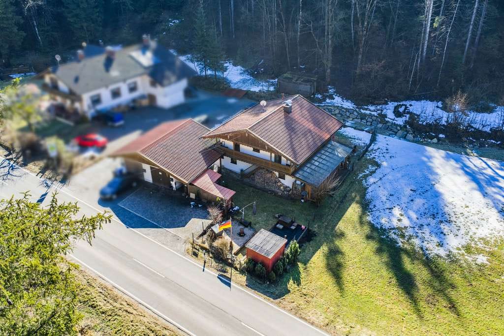 Immobilie in Fischbachau - „Your cozy home“ - Wohlfühlhaus für die Familie am Bach im Leitzachtal. Komplett modernisiert! - Bild 3