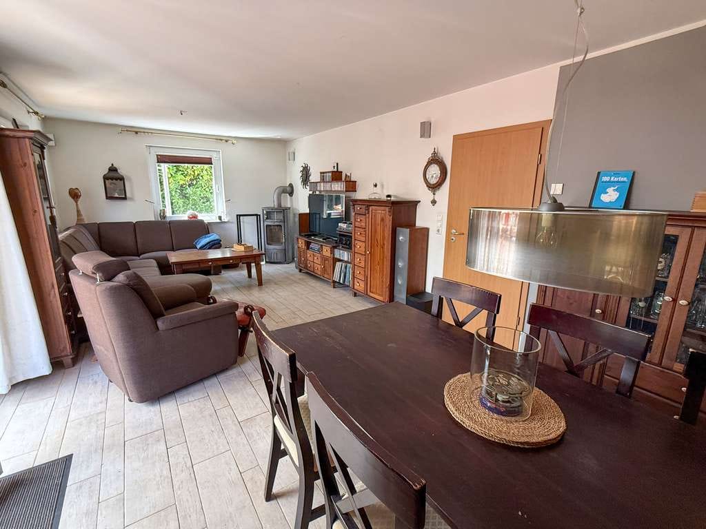 Immobilie in Heidgraben - Nachhaltig wohnen – Einfamilienhaus mit Kamin, Pool & PV-Anlage - Bild 3