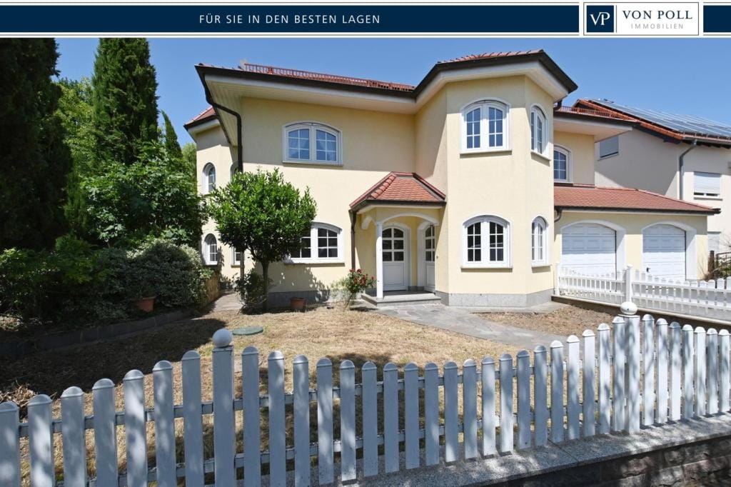 Immobilie in Mölsheim - Anspruchsvolle Architektur in ruhige Lage mit ELW , Solaranlage und zwei innenliegenden Garagen! - Bild 0