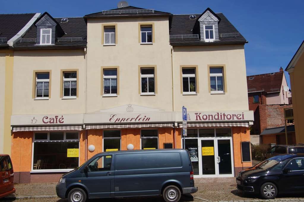 Immobilie in Oelsnitz/Erzgeb. - Wohn- & Geschäftshaus mit Entwicklungspotential - 20.000 euro Miete möglich - Bild 0