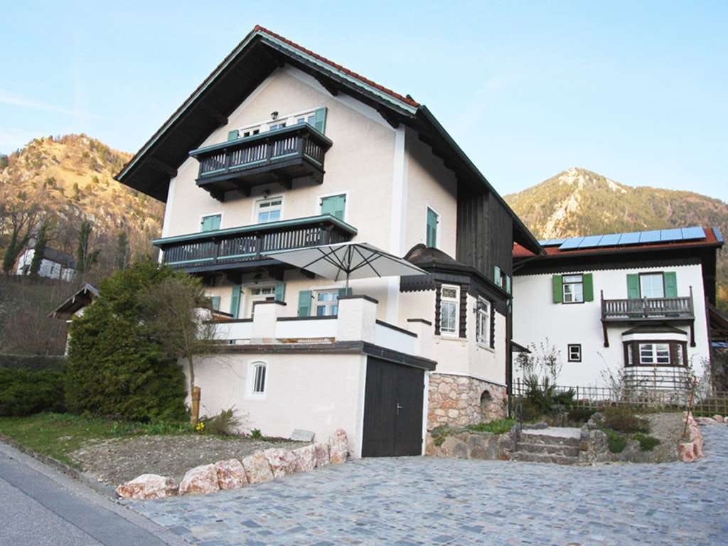 Immobilie in Marquartstein - Ansprechende Jugendstilwohnung in sonnenverwöhnter Aussichtslage - Bild 3