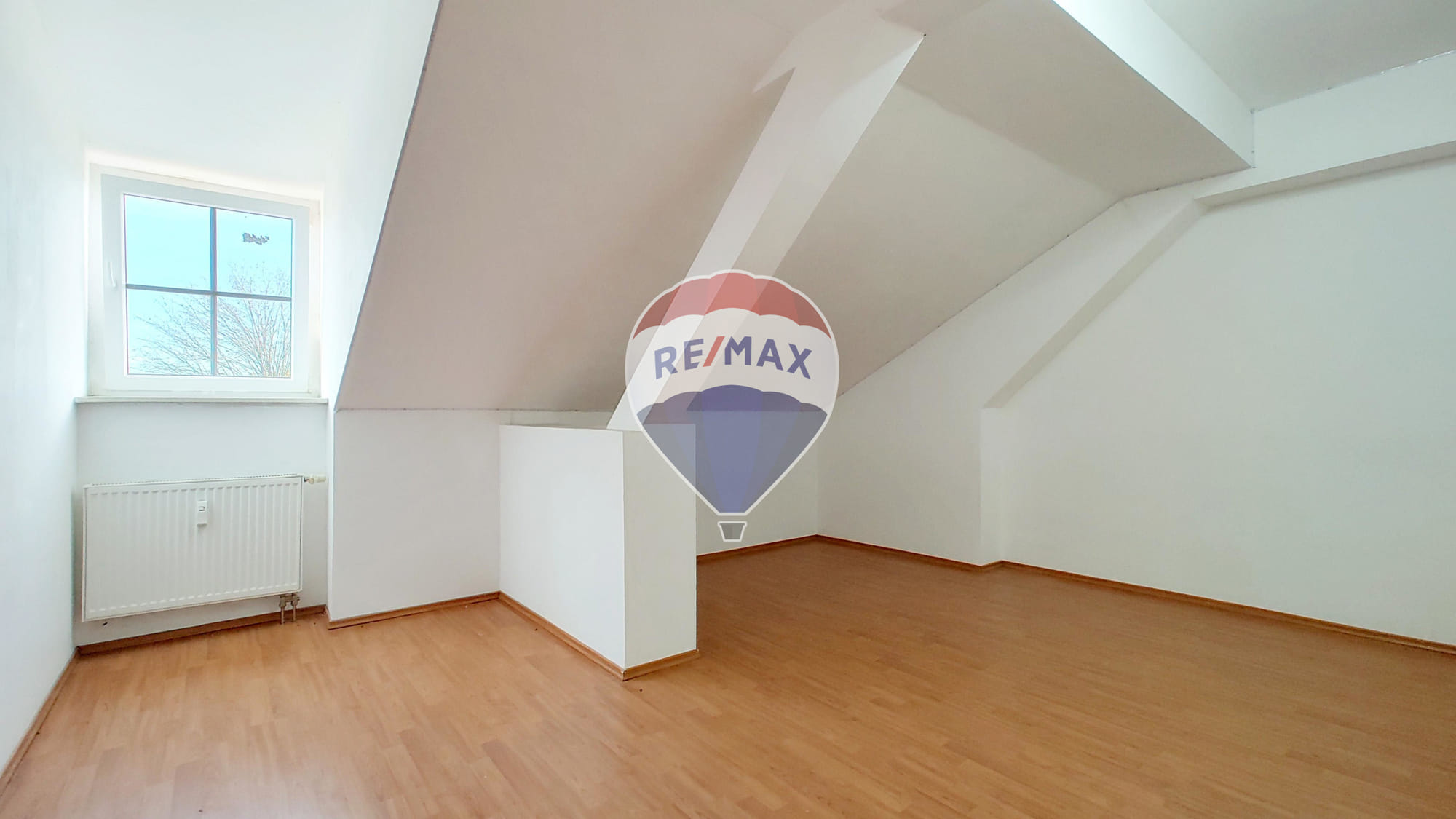 Immobilie in Baar-Ebenhausen - # PROVISIONSFREI FÜR DEN KÄUFER #
4-Zimmer-Dachgeschoss-Wohnung
zum Verkauf in Baar-Ebenhausen - Bild 3