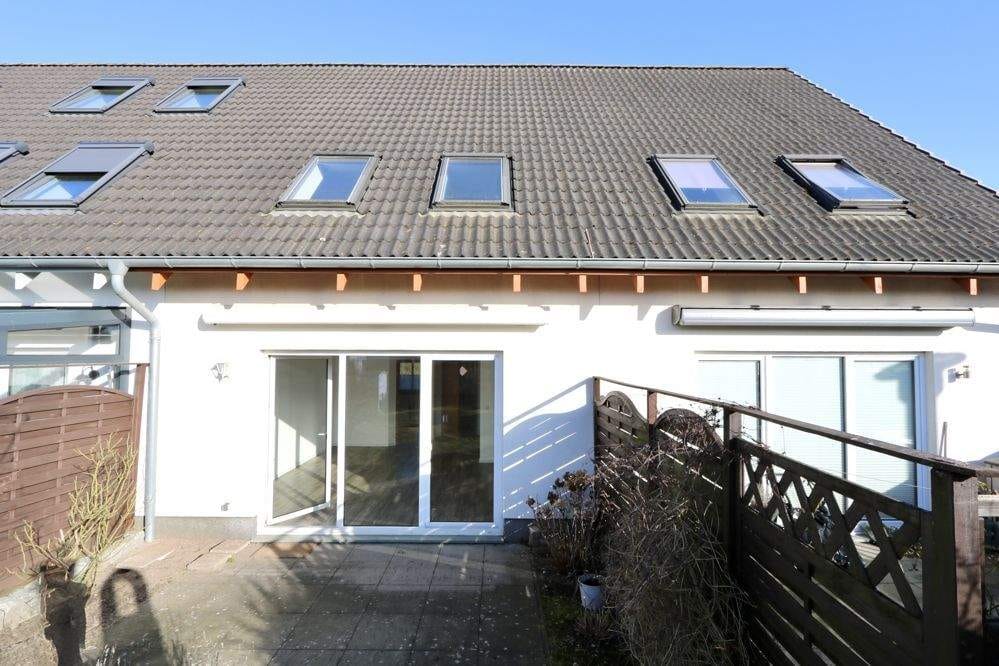 Immobilie in Bentwisch - Ihr neues Zuhause in Bentwisch! Ca. 108m² Wohlfühlfl., 3 Zi., Pkw-Stellpl., Garten & Ausbaureserve! - Bild 1