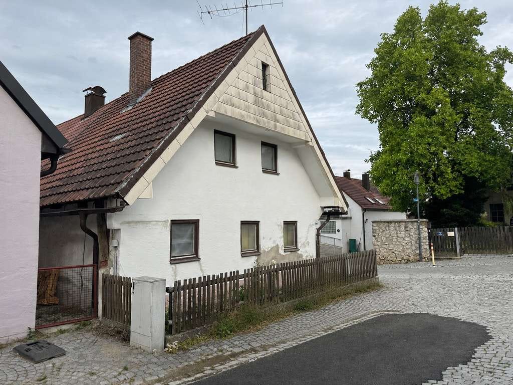 Immobilie in Pfeffenhausen - Kapitalanlage in Pfeffenhausen - Vermietete Doppelhaushälfte mit Perspektive - Bild 0