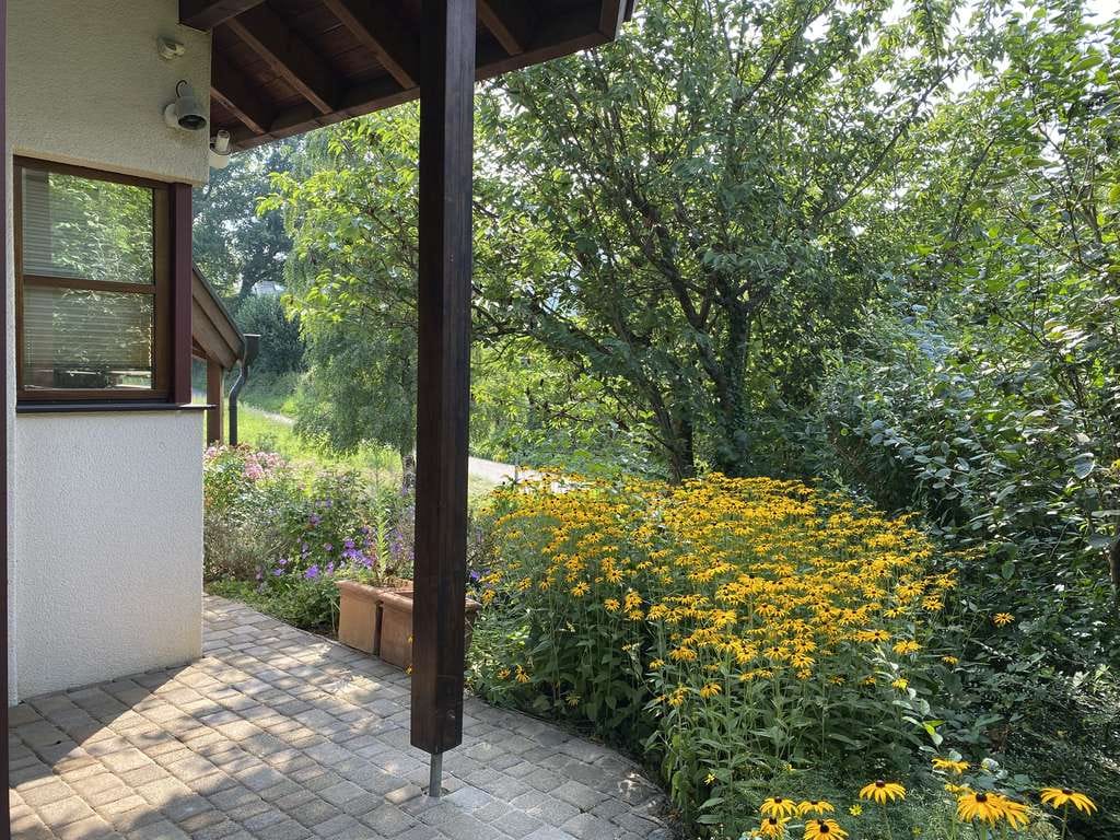 Immobilie in Bollschweil - Schwarzwald Klassiker: Architektenhaus im Landhaus Stil. Idyllische Hanglage mit Schauinsland Blick  - Bild 3