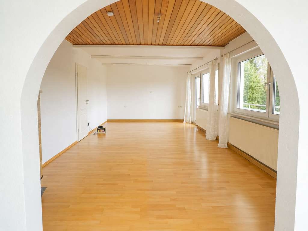 Immobilie in Dettenhausen - Viel Platz für die Familie, großer Garten und Weitblick - Bild 2