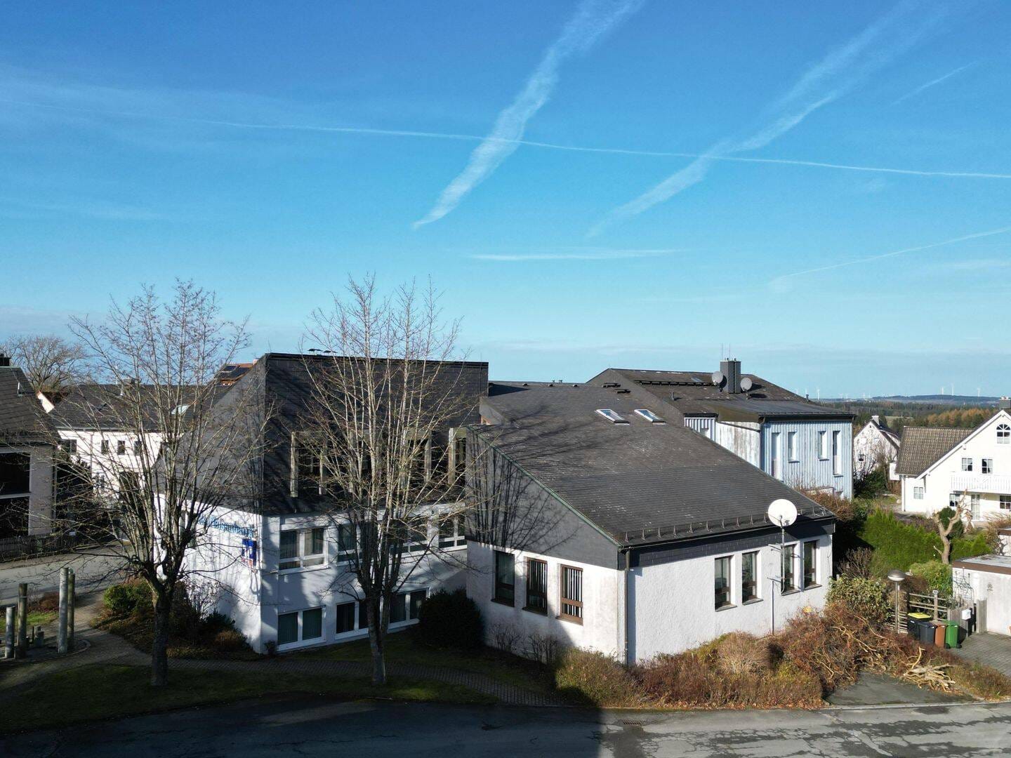 Immobilie in Zell im Fichtelgebirge - attraktive Bankfiliale & zwei Reihenhäuser - Bild 0