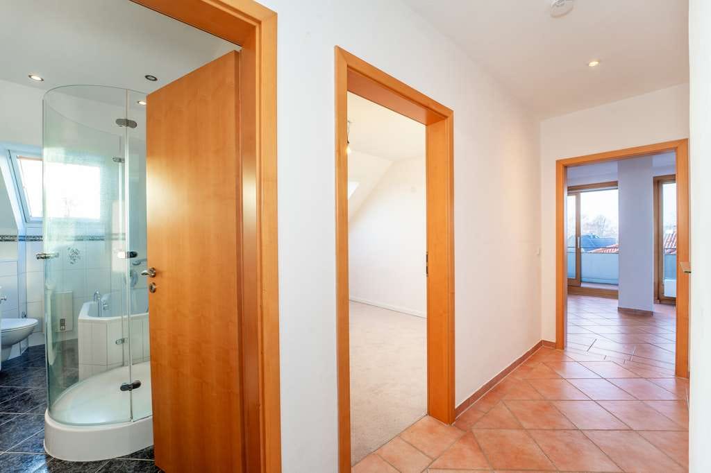 Immobilie in Scharbeutz - Ruhe, Licht und Nähe zur Ostsee- Dachgeschosswohnung in Scharbeutz nahe Ostsee und Kammerwald - Bild 3