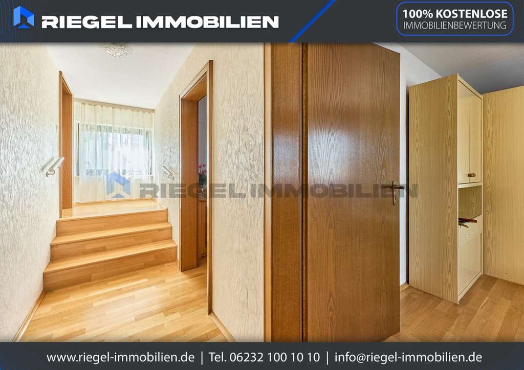 Immobilie in Lingenfeld - Sie hier? Wir auch! Platz für Familie & Garten– Wohnhaus in Top-Lage auf einem 975 m² gr. Grundstück - Bild 3