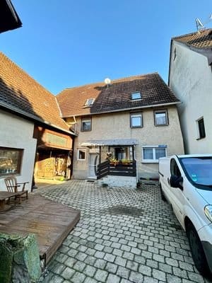Immobilie in Ötisheim - Renoviertes Fachwerkhaus mit geräumiger Scheune und Einliegerwohnung - Bild 0