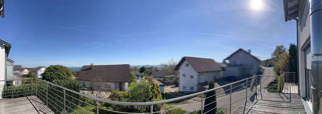 Immobilie in Görwihl - Klasse freistehendes Einfamilienhaus mit Terrasse, Balkon und Einliegerwohnung - Bild 1