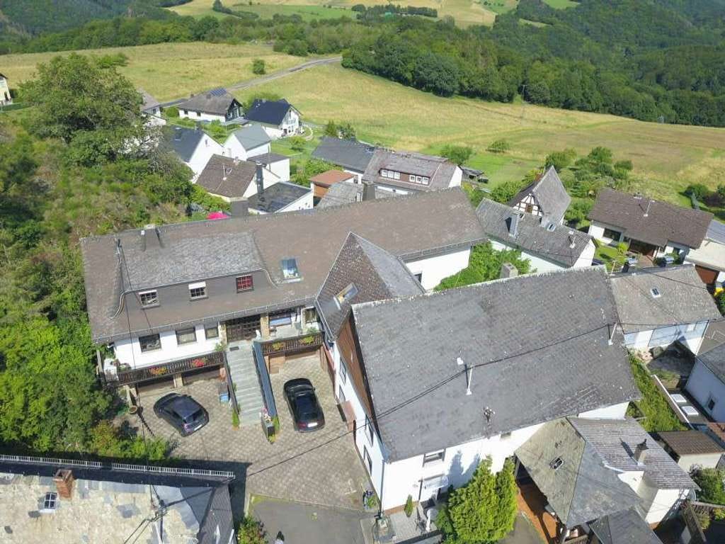 Immobilie in Gutenacker - Exklusives Mehrgenerationenhaus in Gutenacker! Wohnen wo andere Urlaub machen! - Bild 1