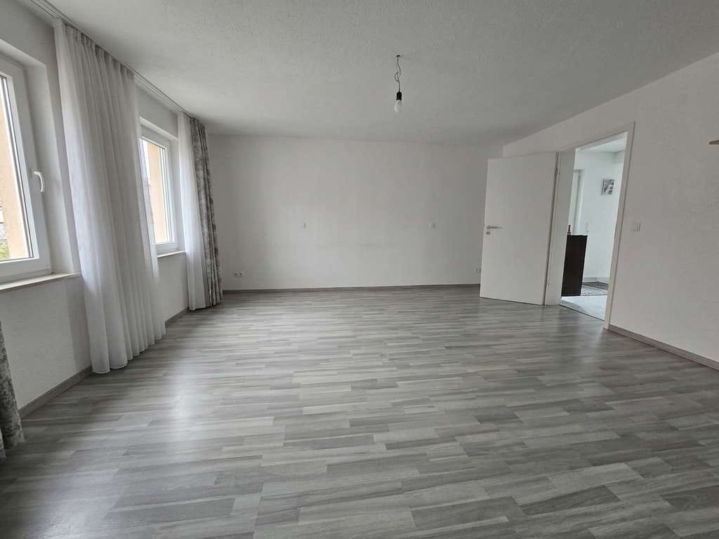 Immobilie in Wirges - Einfamilienhaus in Reihenendlage mit Garten & Garage – modernisiert & mit Gestaltungspotenzial - Bild 2