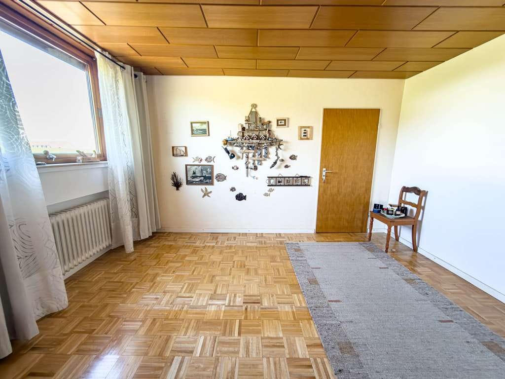 Immobilie in Lemwerder - Flexibles Mehrgenerationenhaus mit weitläufigem Garten und Garage - Bild 4