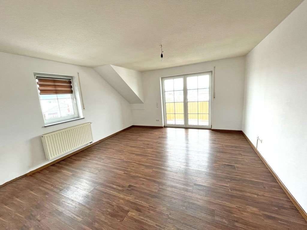 Immobilie in Wernberg-Köblitz - Wohnen mit Galerieflair! Traumhafte 3,5 Zimmer Eigentumswohnung mit Balkon und 3 Stellplätzen - Bild 4