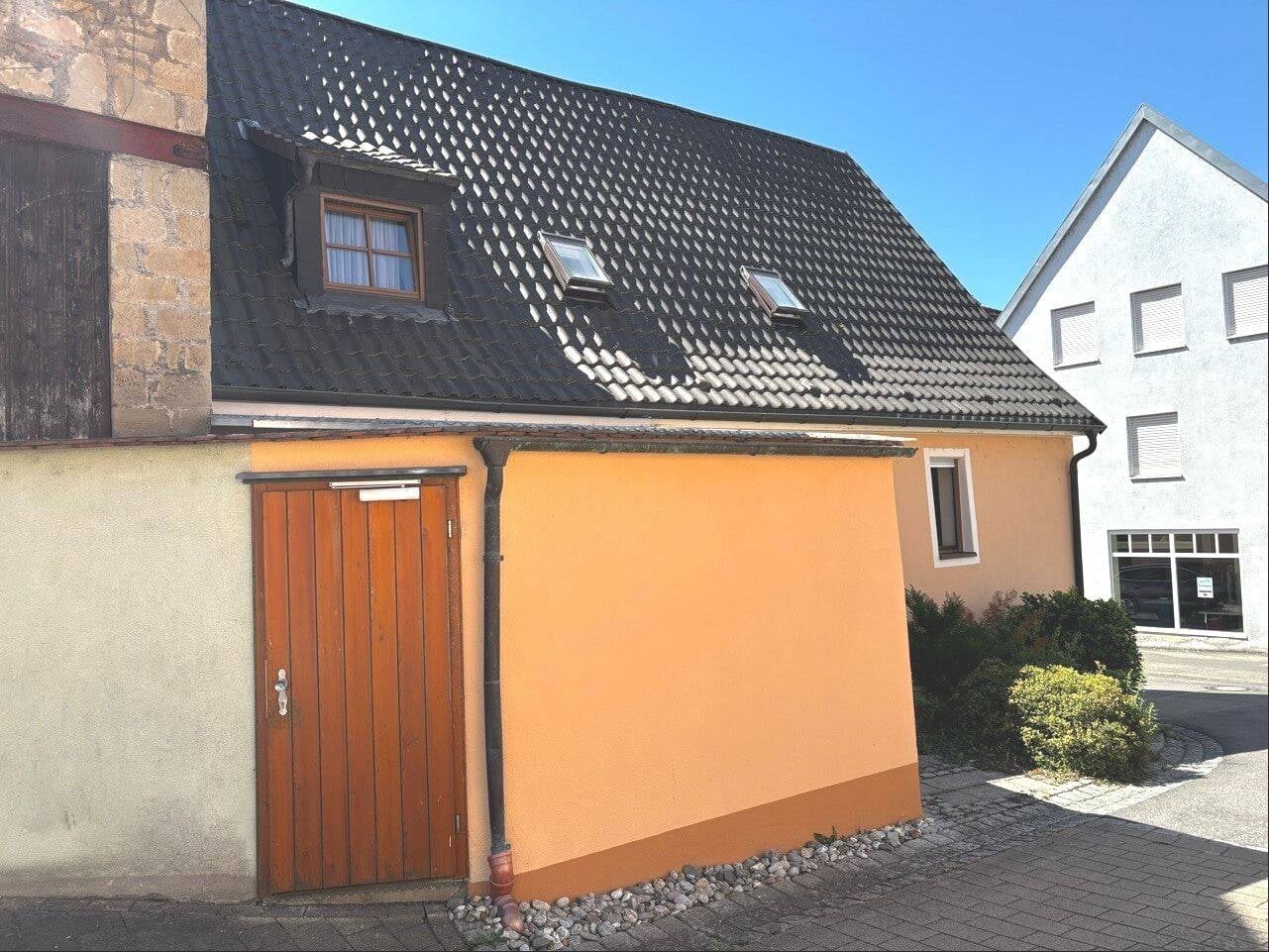 Immobilie in Haßfurt - Mitten in der Stadt - mitten im Leben! Kleines, feines Stadthaus in Ecklage ... nur einen Katzensprung vom Main entfernt - Bild 2