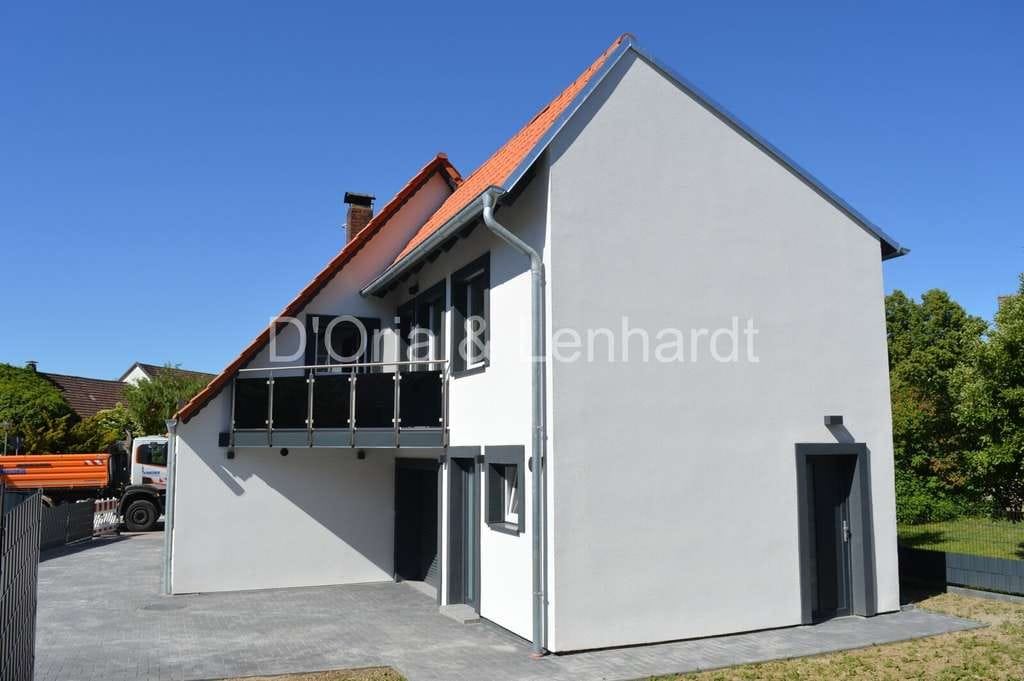 Immobilie in Mallersdorf-Pfaffenberg - Saniertes Einfamilienhaus mit Balkon, Garage und Garten in ruhiger Wohnlage - Bild 2