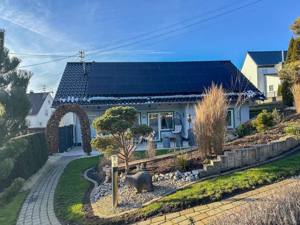 Immobilie in Kausen - Fantastisches Gartenparadies mit Koi-Teich – hochwertig renoviertes Einfamilienhaus mit PV! - Bild 4
