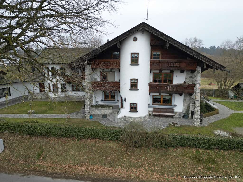 Immobilie in Nittenau - Außergewöhnliche Eigentumswohnung mit Garage und großem Garten - Bild 2