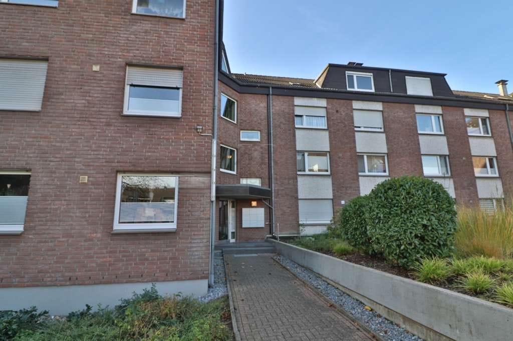 Immobilie in Voerde (Niederrhein) - Gut vermietete Eigentumswohnung im Erdgeschoss mit Balkon in Voerde-Zentrum! - Bild 1