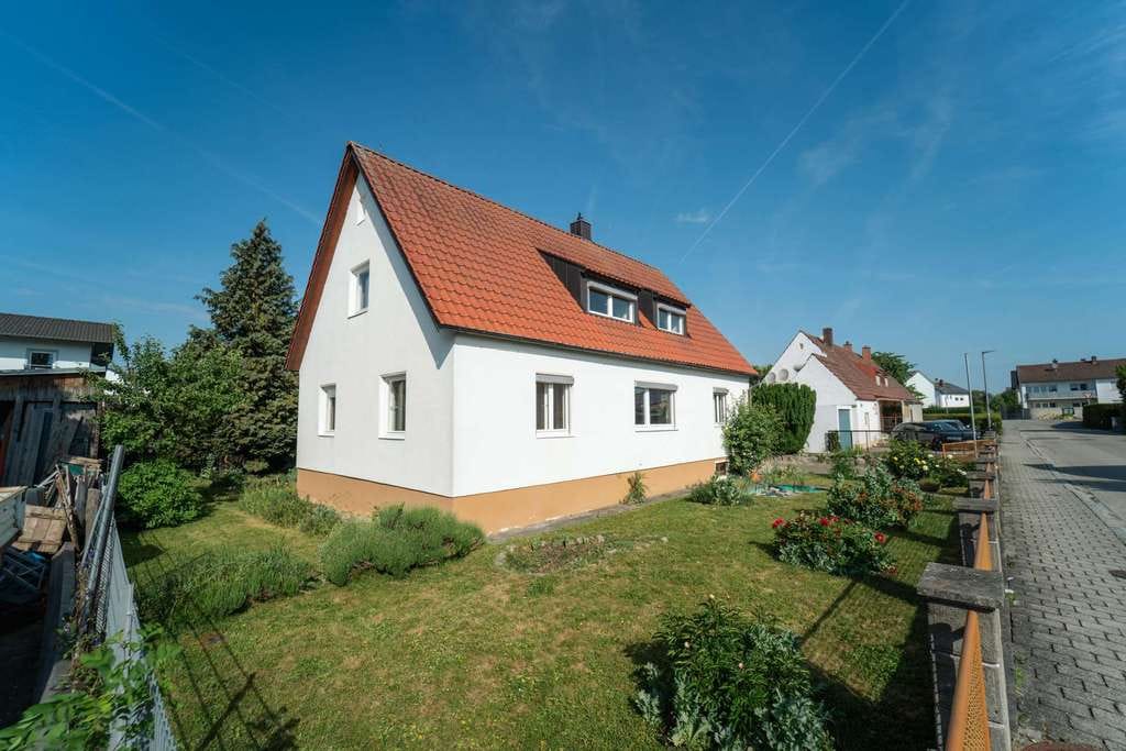Immobilie in Pilsting - *** Sanierungsbedürftiges Einfamilienhaus in zentraler Lage *** - Bild 2
