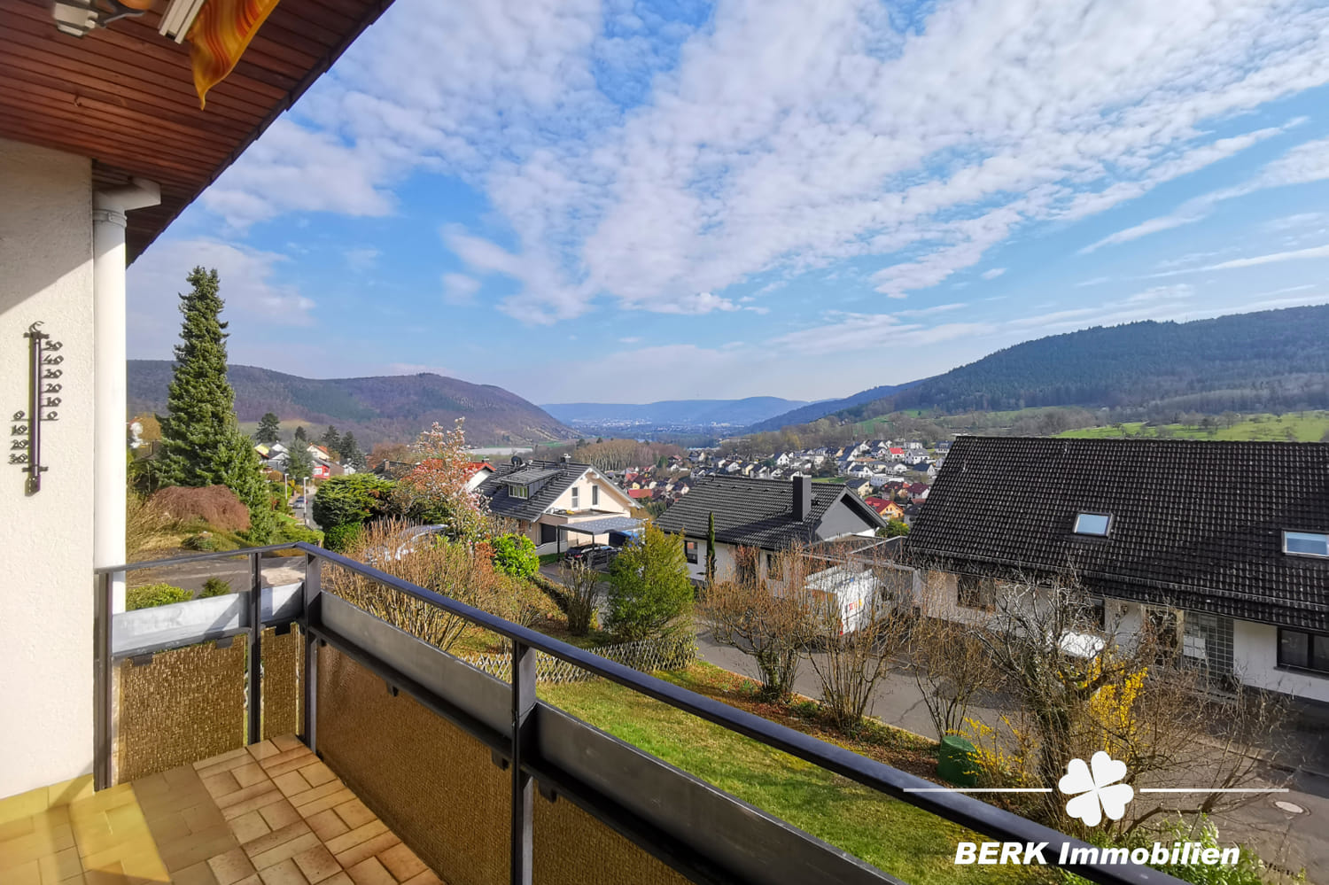 Immobilie in Laudenbach - BERK Immobilien - Gartenparadies am Waldrand mit gigantischem Ausblick -  Haus in TE in Laudenbach - Bild 1