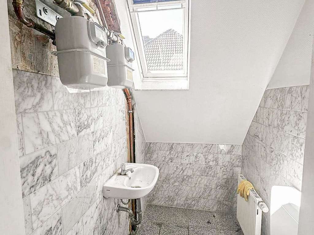 Immobilie in Recklinghausen - Zwei renovierungsbedürftige Dachgeschosswohnungen im Doppelpack mit Potenzial - Bild 2