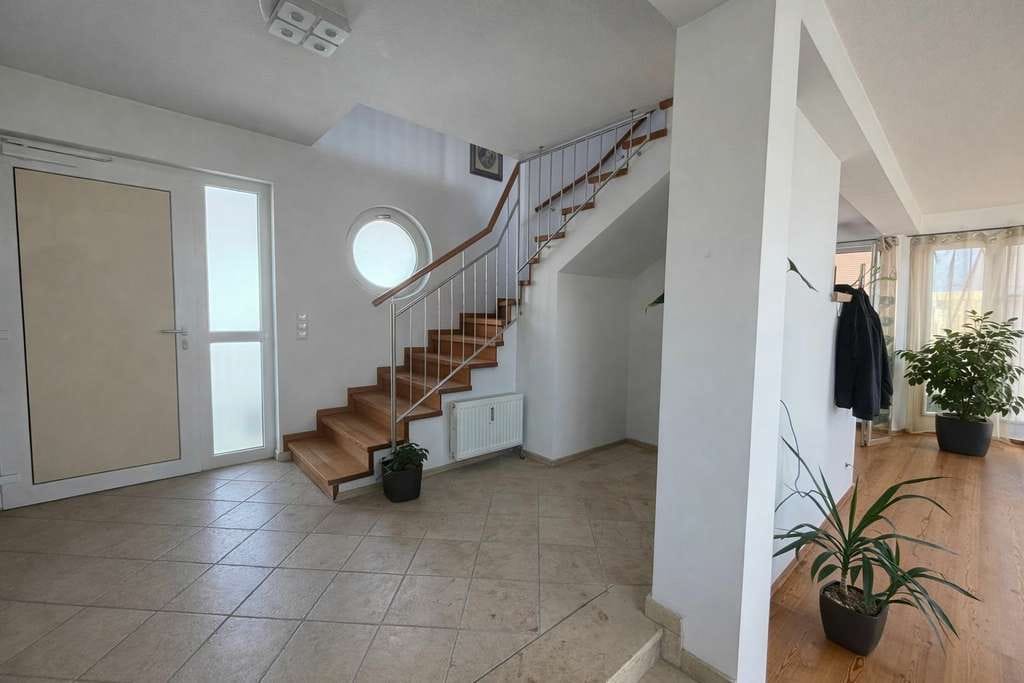 Immobilie in Großhabersdorf - Stilvolle Maisonettewohnung mit Wintergarten und viel Platz zum Wohlfühlen - Bild 1