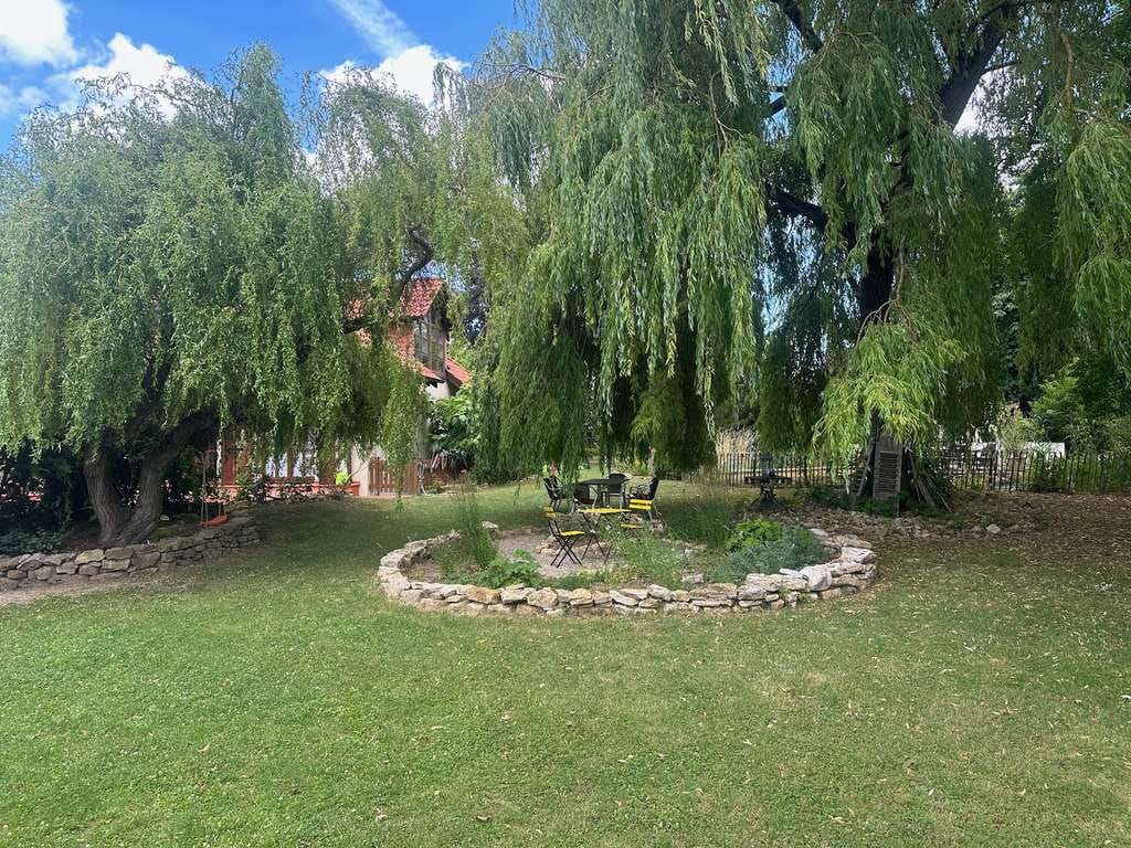Immobilie in Ober-Hilbersheim - Viel Raum für Ideen: Traumhaftes Familienhaus mit Garten und Sauna – Bauplatz und Gewerbe möglich - Bild 2